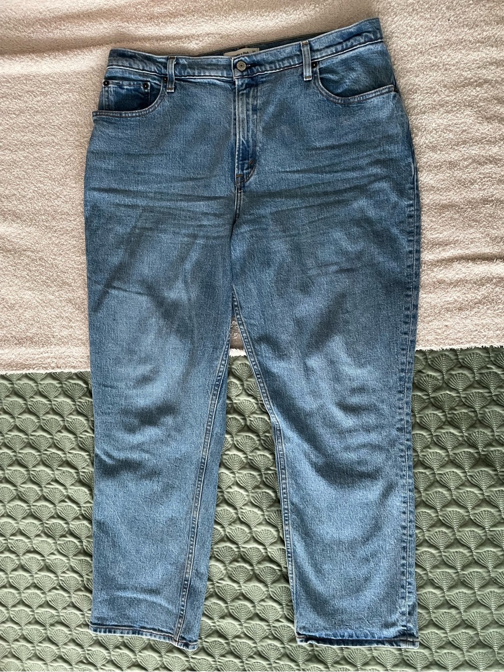 Abercrombie & Fitch 90s Straight Ultra High Rise 33 Short